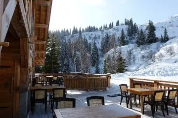 © Terrasse en hiver - La Luge à Téran
