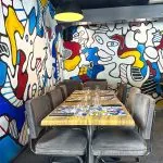 © Flaine-Joyeuse-Flainoise-Interieur-Vue-Gros-Plan-Table - OT-Flaine Candice Genard