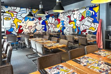 © Flaine-Joyeuse-Flainoise-Interieur-Vue-Plusieurs-Tables - OT-Flaine Candice Genard