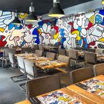 © Flaine-Joyeuse-Flainoise-Interieur-Vue-Plusieurs-Tables - OT-Flaine Candice Genard