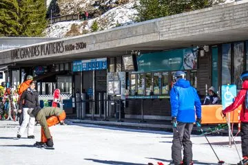 © Flaine-Caisses-DMC-Telepherique-Grandes-Platieres-Vue-Cote - OT Flaine-Candice Genard
