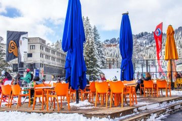 © Flaine-1967-Terrasse-Hiver - OT Flaine-Candice Genard