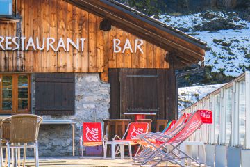© Flaine-Eloge-Chalet-Michet-Terrasse-Chaises-Longues - OT Flaine-Candice Genard