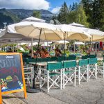 © Brasserie-les-Cimes-Exterieur-Ete-Restaurant-Terrasse-Couverte-Table - OT Flaine-Candice Genard