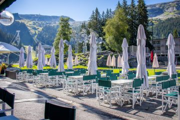 © Brasserie-les-Cimes-Exterieur-Ete-Restaurant-Vue - OT Flaine-Candice Genard