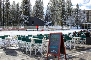 © Brasserie-les-Cimes-Terrasse-Exterieur-Hiver-Vue-Chapelle - OT Flaine-Candice Genard