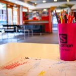 © Flaine-Office-Tourisme-Hiver-Interieur-Table-Dessin-Enfant - OT Flaine-Candice Genard