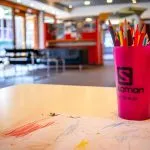 © Flaine-Office-Tourisme-Hiver-Interieur-Table-Dessin-Enfant - OT Flaine-Candice Genard