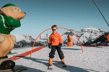 © Enfant qui ski sur le jardin des neiges - Monica Dalmasso