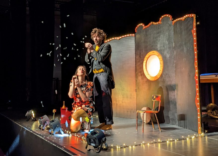 © spectacle scolaire - AROBADES