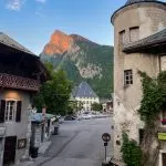 © Visite guidée du bourg historique de Samoëns_Samoëns - Mathilda OT Samoens