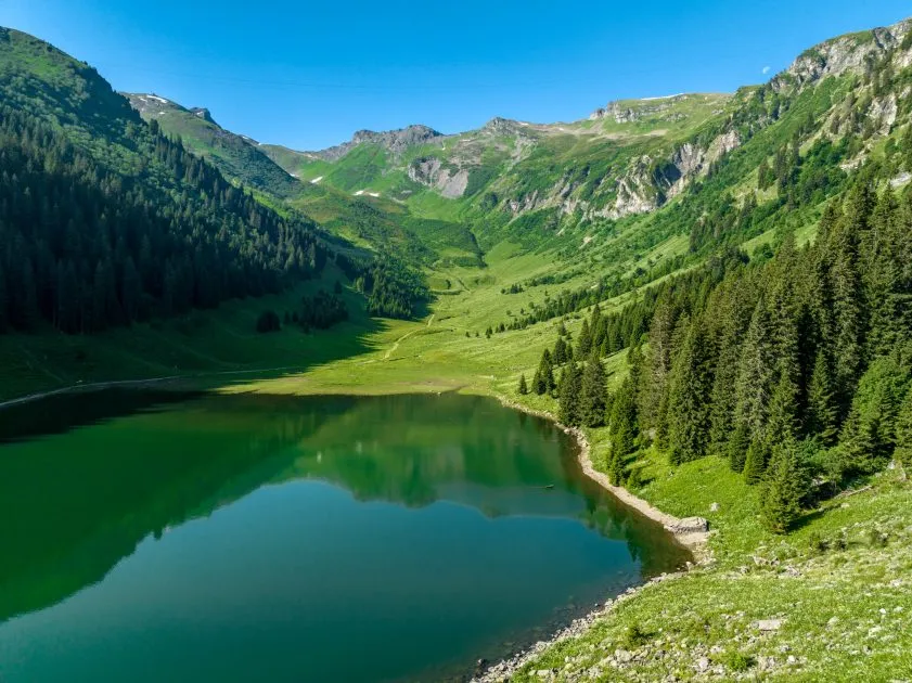 © Fishing at Lac de Gers_Samoëns - Office de Tourisme de Samoens