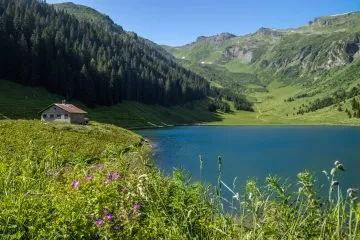 © Fishing at Lac de Gers_Samoëns - Office de Tourisme de Samoens