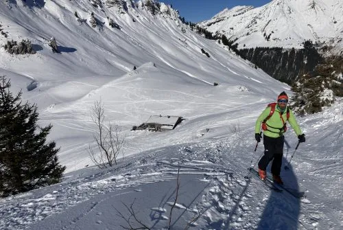 Ski touring to Golèse