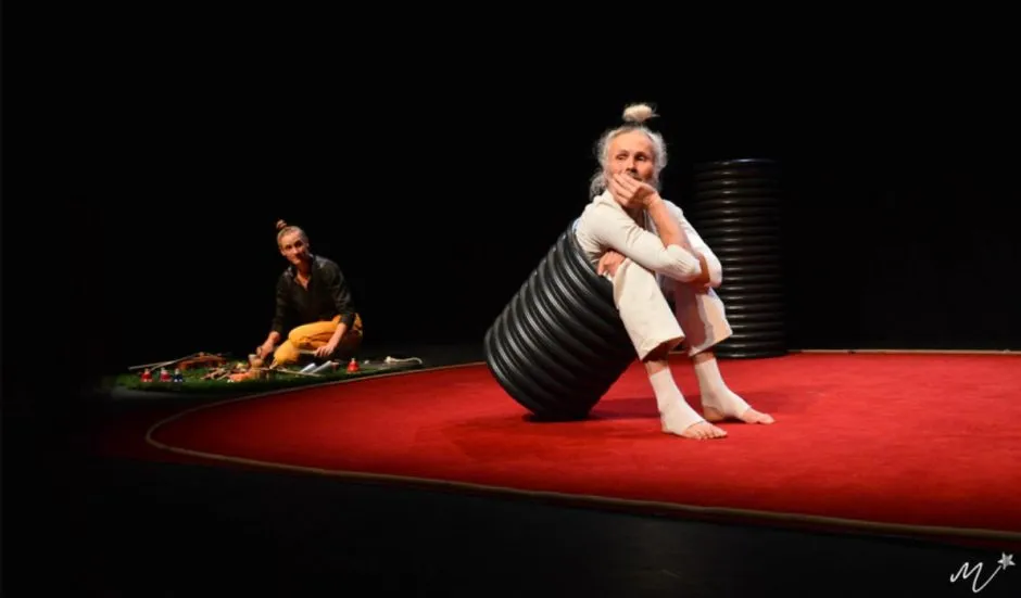 © Spectacle contorsion, équilibre et musique "TOYO"_Flaine - Marjolaine Mamet