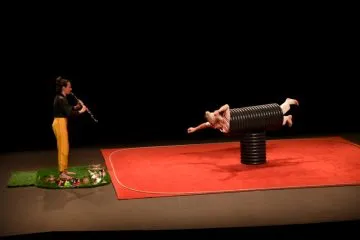 © Spectacle contorsion, équilibre et musique "TOYO"_Flaine - Marjolaine Mamet