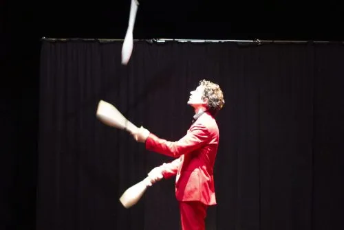 Les Illusions d’Anto : un spectacle magique et circassien