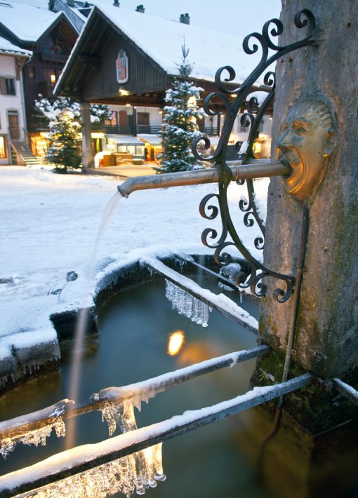 Fontaine dans le centre de Samoens